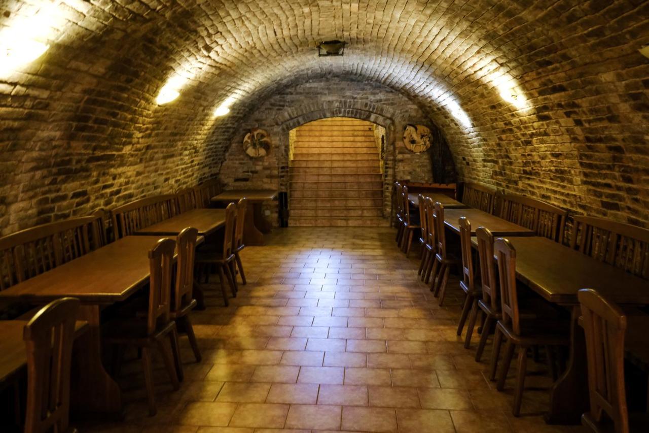 Aparthotel Sklep U Hrabalu Hustopeče Esterno foto