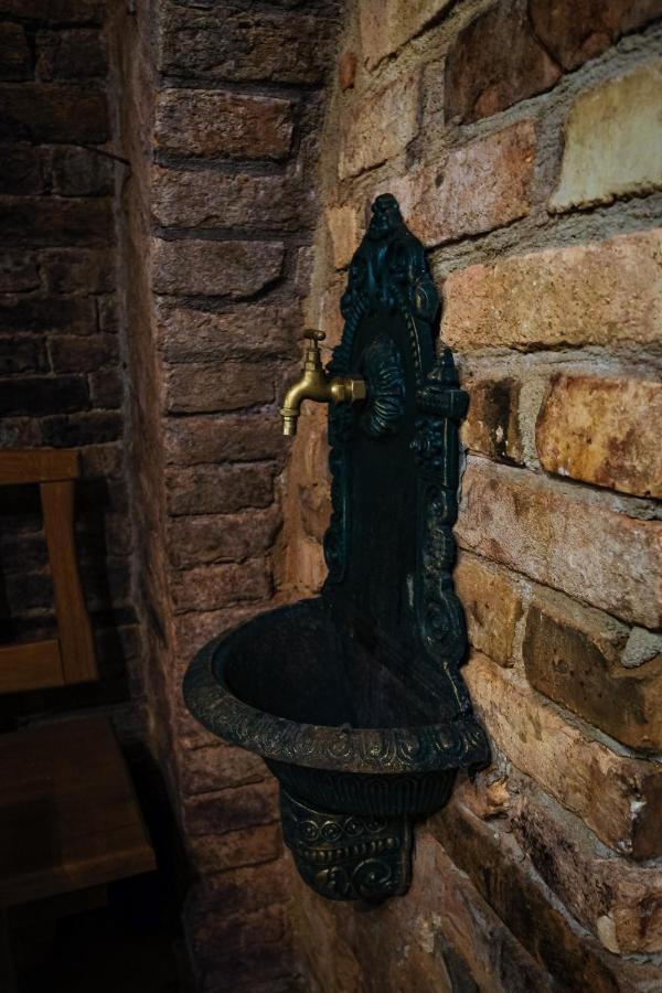 Aparthotel Sklep U Hrabalu Hustopeče Esterno foto