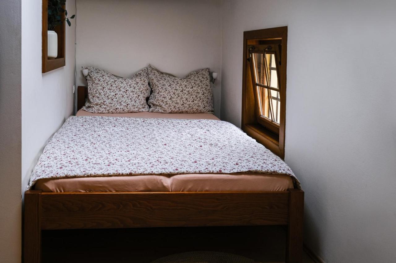 Aparthotel Sklep U Hrabalu Hustopeče Esterno foto